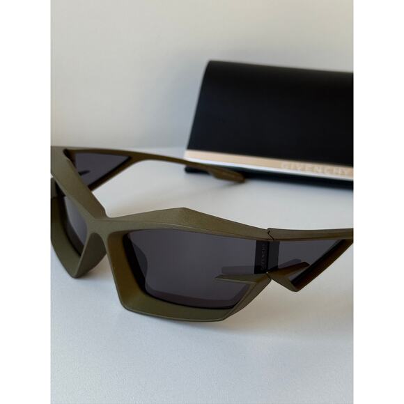 NEW Givenchy GV40049U Cut Mask Khaki Green Sunglasses - Picture 4 of 8